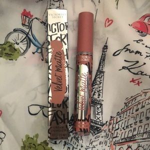 Victoria’s Secret Velvet Matte Liquid Lip- “Show Stopper” New